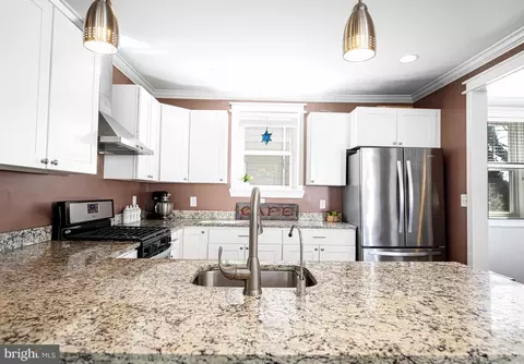 Kitchen - 2801 Hamilton Ave, Baltimore, MD 21214 photo 3 of 6