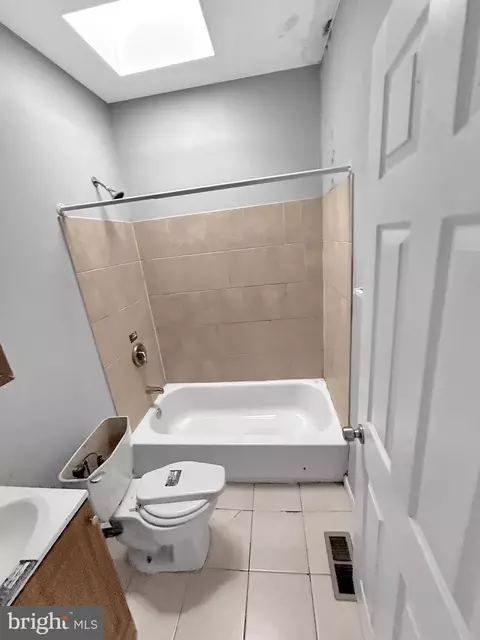 Bath - 616 Denison St, Baltimore, MD 21229 photo 1 of 1