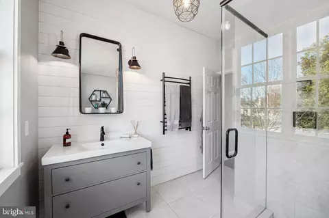 Bath - 609 S Sharp St, Baltimore, MD 21230 photo 1 of 6