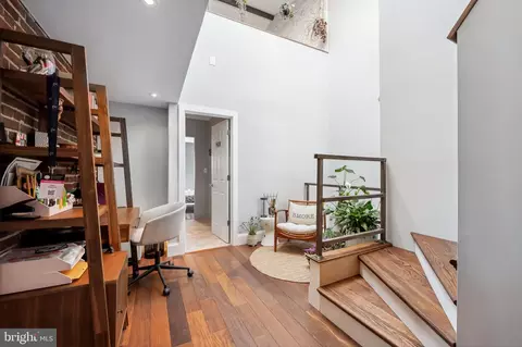 Entry Way - 609 S Sharp St, Baltimore, MD 21230 photo 5 of 9