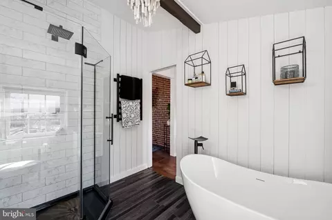 Bath - 609 S Sharp St, Baltimore, MD 21230 photo 5 of 6