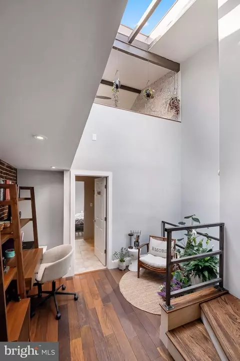 Entry Way - 609 S Sharp St, Baltimore, MD 21230 photo 4 of 9