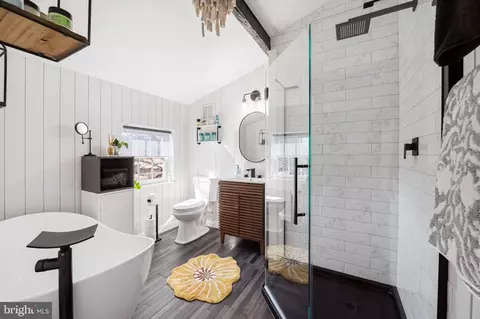 Bath - 609 S Sharp St, Baltimore, MD 21230 photo 6 of 6