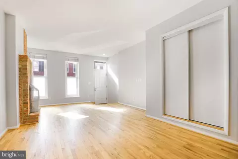 Living - 1115 William St, Baltimore, MD 21230 photo 3 of 5