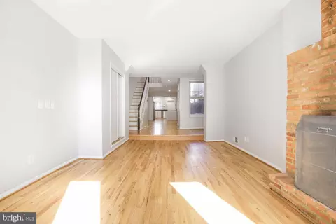 Living - 1115 William St, Baltimore, MD 21230 photo 2 of 5