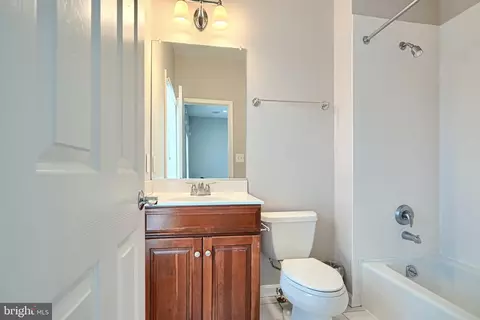Entry Way - 1205 Dockside Cir, Baltimore, MD 21224 photo 4 of 4