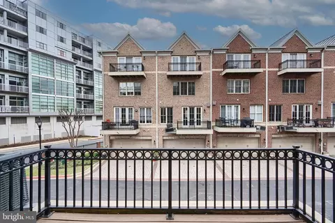 Exterior - 1205 Dockside Cir, Baltimore, MD 21224 photo 4 of 6