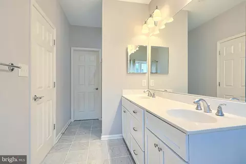 Entry Way - 1205 Dockside Cir, Baltimore, MD 21224 photo 3 of 4