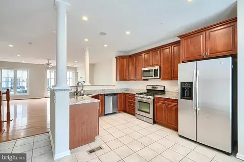 Kitchen - 1205 Dockside Cir, Baltimore, MD 21224 photo 3 of 5