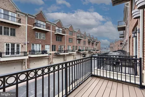 Exterior - 1205 Dockside Cir, Baltimore, MD 21224 photo 5 of 6