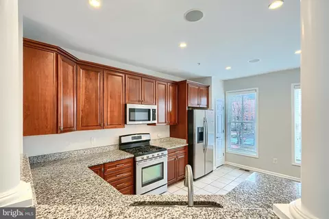 Kitchen - 1205 Dockside Cir, Baltimore, MD 21224 photo 2 of 5