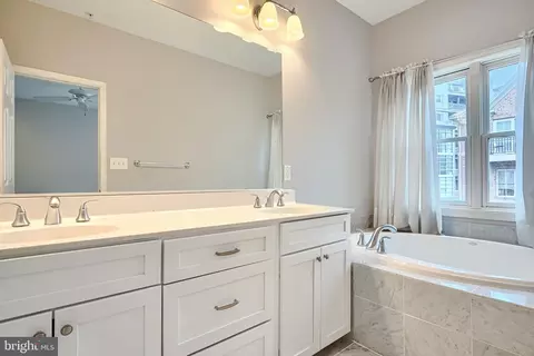 Bath - 1205 Dockside Cir, Baltimore, MD 21224 photo 4 of 6
