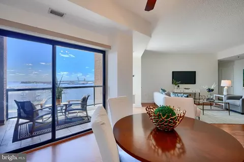 2515 Boston St #801, Baltimore, MD 21224