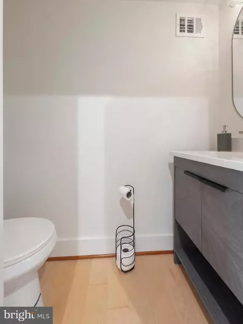 Bath - 2329 E Madison St, Baltimore, MD 21205 photo 2 of 5