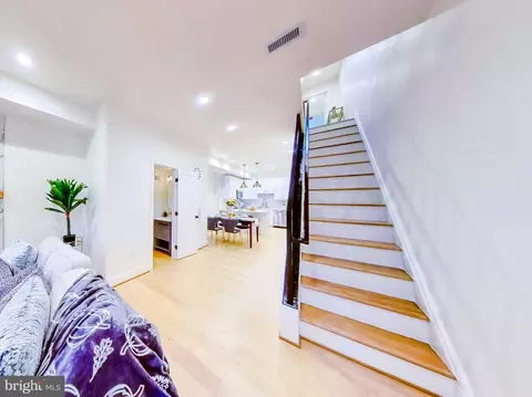 Entry Way - 2329 E Madison St, Baltimore, MD 21205 photo 2 of 6