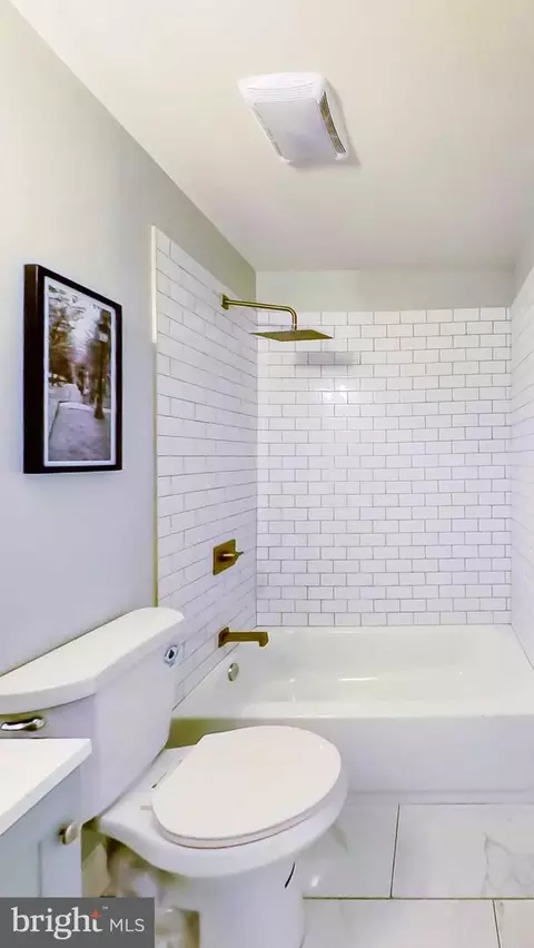 Bath - 2329 E Madison St, Baltimore, MD 21205 photo 3 of 5
