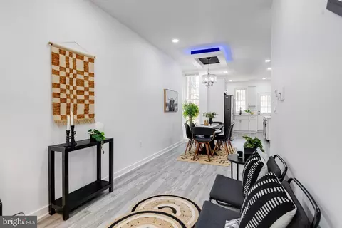 Entry Way - 1419 E Lanvale St, Baltimore, MD 21213 photo 5 of 8