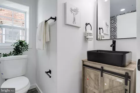 Bath - 1419 E Lanvale St, Baltimore, MD 21213 photo 2 of 4