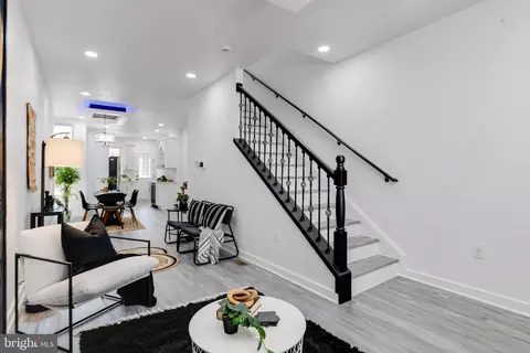 Entry Way - 1419 E Lanvale St, Baltimore, MD 21213 photo 3 of 8