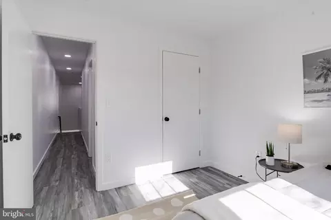 Entry Way - 1419 E Lanvale St, Baltimore, MD 21213 photo 6 of 8