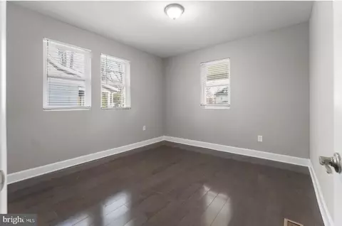 Entry Way - 5507 Wayne Ave, Baltimore, MD 21207 photo 3 of 6