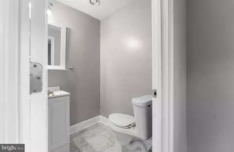Entry Way - 5507 Wayne Ave, Baltimore, MD 21207 photo 2 of 6