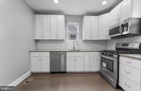 Entry Way - 5507 Wayne Ave, Baltimore, MD 21207 photo 5 of 6