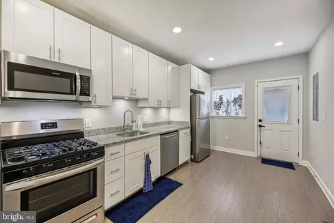 Entry Way - 724 Dolphin St, Baltimore, MD 21217 photo 8 of 12