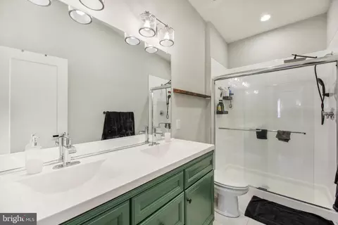 Bath - 724 Dolphin St, Baltimore, MD 21217 photo 1 of 1