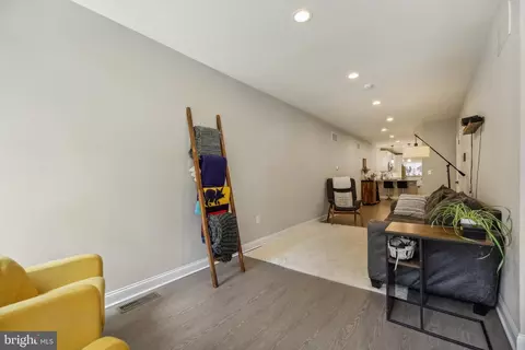 Entry Way - 724 Dolphin St, Baltimore, MD 21217 photo 3 of 12