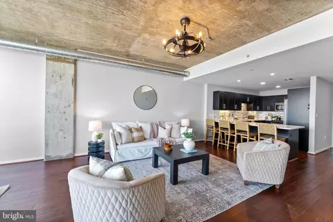 Living - 1200 Steuart St #612, Baltimore, MD 21230 photo 2 of 5