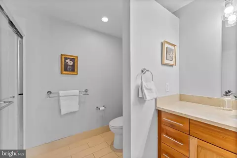 Bath - 1200 Steuart St #612, Baltimore, MD 21230 photo 3 of 7