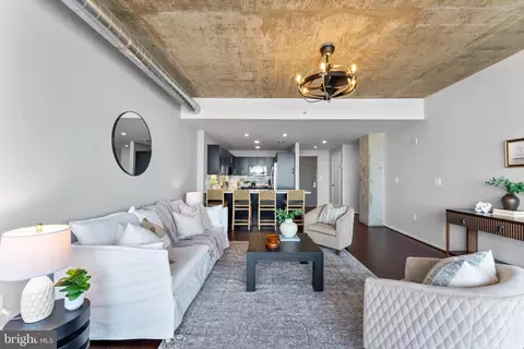 Living - 1200 Steuart St #612, Baltimore, MD 21230 photo 3 of 5