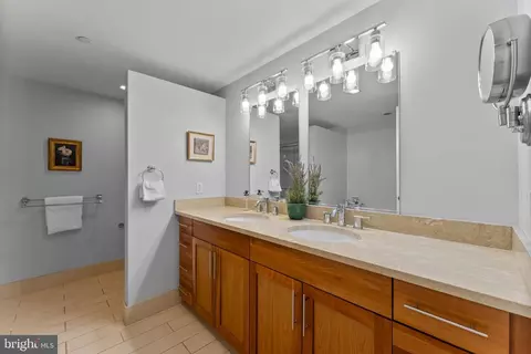 Bath - 1200 Steuart St #612, Baltimore, MD 21230 photo 2 of 7