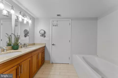 Bath - 1200 Steuart St #612, Baltimore, MD 21230 photo 5 of 7