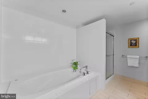 Bath - 1200 Steuart St #612, Baltimore, MD 21230 photo 6 of 7