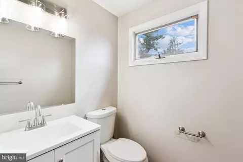 Bath - 3305 Olympia Ave, Baltimore, MD 21215 photo 3 of 4