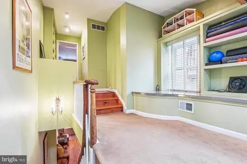 Entry Way - 833 William St, Baltimore, MD 21230 photo 5 of 9