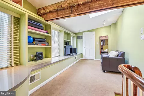 Entry Way - 833 William St, Baltimore, MD 21230 photo 8 of 9