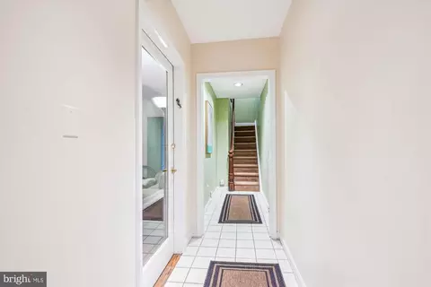 Entry Way - 833 William St, Baltimore, MD 21230 photo 1 of 9