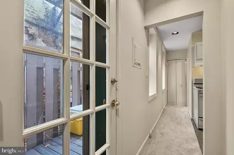 Entry Way - 833 William St, Baltimore, MD 21230 photo 9 of 9