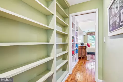 Entry Way - 833 William St, Baltimore, MD 21230 photo 6 of 9