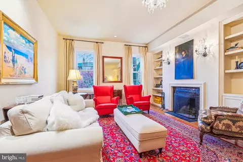 Living - 833 William St, Baltimore, MD 21230 photo 2 of 4