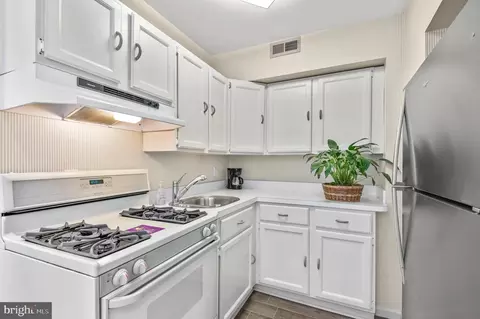 Kitchen - 833 William St, Baltimore, MD 21230 photo 5 of 5
