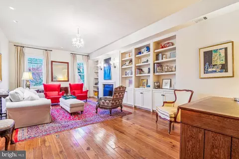 Living - 833 William St, Baltimore, MD 21230 photo 1 of 4
