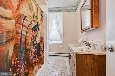 Bath - 1200 Weldon Ave, Baltimore, MD 21211 photo 1 of 2
