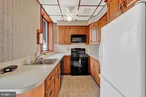 Kitchen - 1200 Weldon Ave, Baltimore, MD 21211 photo 1 of 3