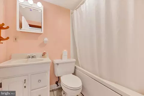 Bath - 1200 Weldon Ave, Baltimore, MD 21211 photo 2 of 2