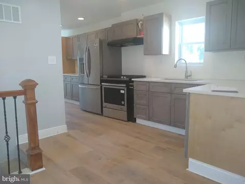 Entry Way - 4411 Marx Ave, Baltimore, MD 21206 photo 1 of 2