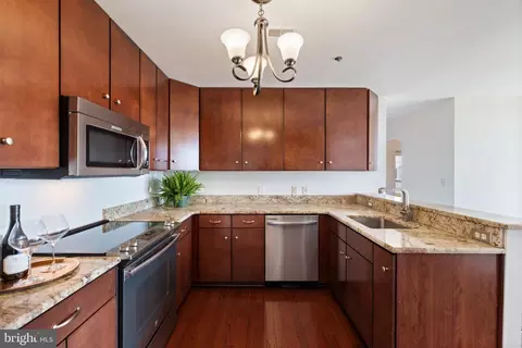 100 Harborview Dr #910, Baltimore, MD 21230 photo 7